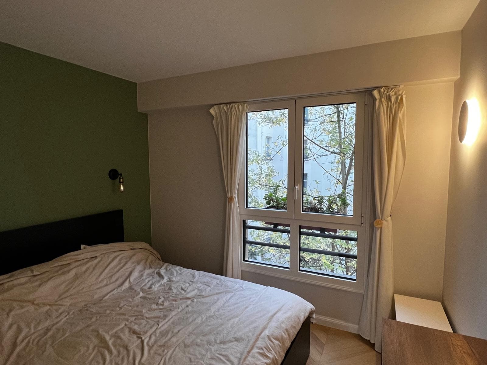 Chambre avec mur végétal - Paris 11