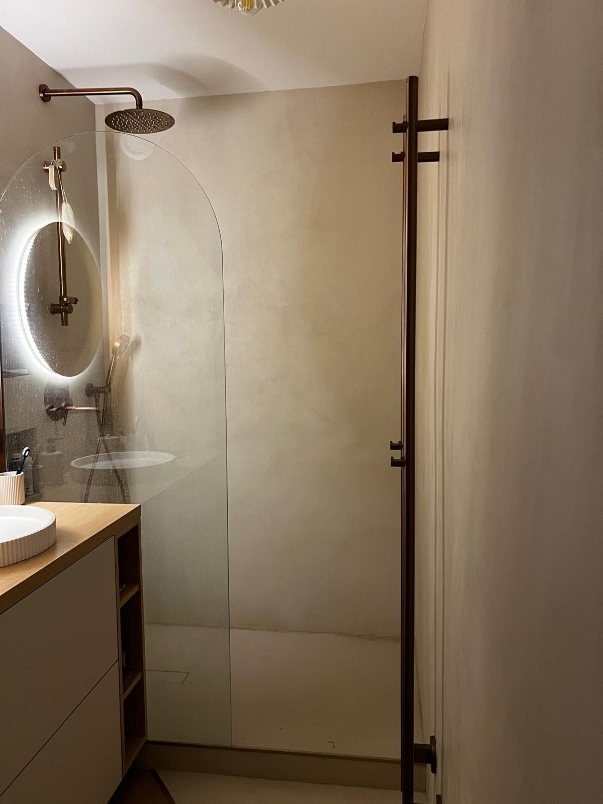 Douche à l'italienne robinetterie cuivrée - Paris 11