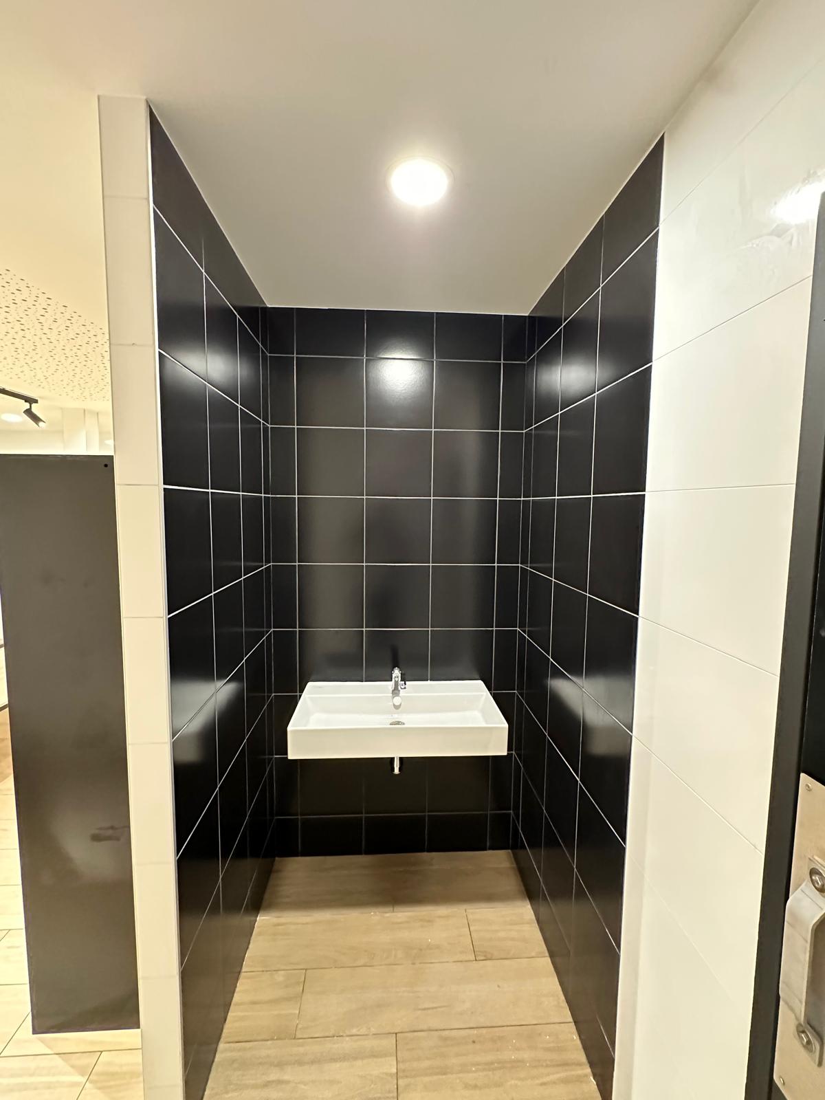 Sanitaires salle de sport - Travaux rénovation bâtiment